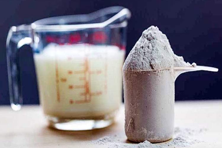 طرز تهیه پروتئین وی خانگی با شیرخشک