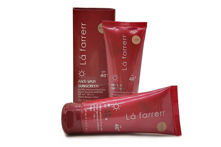 کرم ضد آفتاب و ضد لک رنگی لافارر مناسب برای پوست چرب و مستعد آکنه با  SPF40