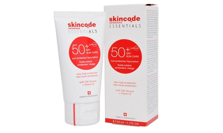 لوسیون ضد آفتاب بی رنگ اسکین کد مناسب برای انواع پوست با SPF50